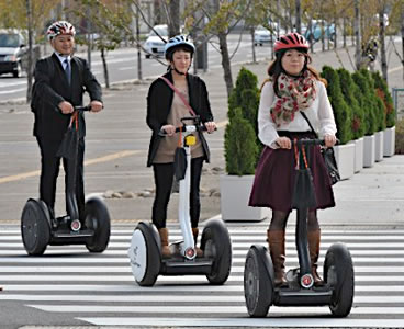 ��錧���Ύs�ŃZ�O�E�F�C(Segway)�ɂ��G�R�ʋΊJ�n